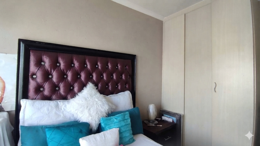 2 Bedroom Property for Sale in Waterval East North West